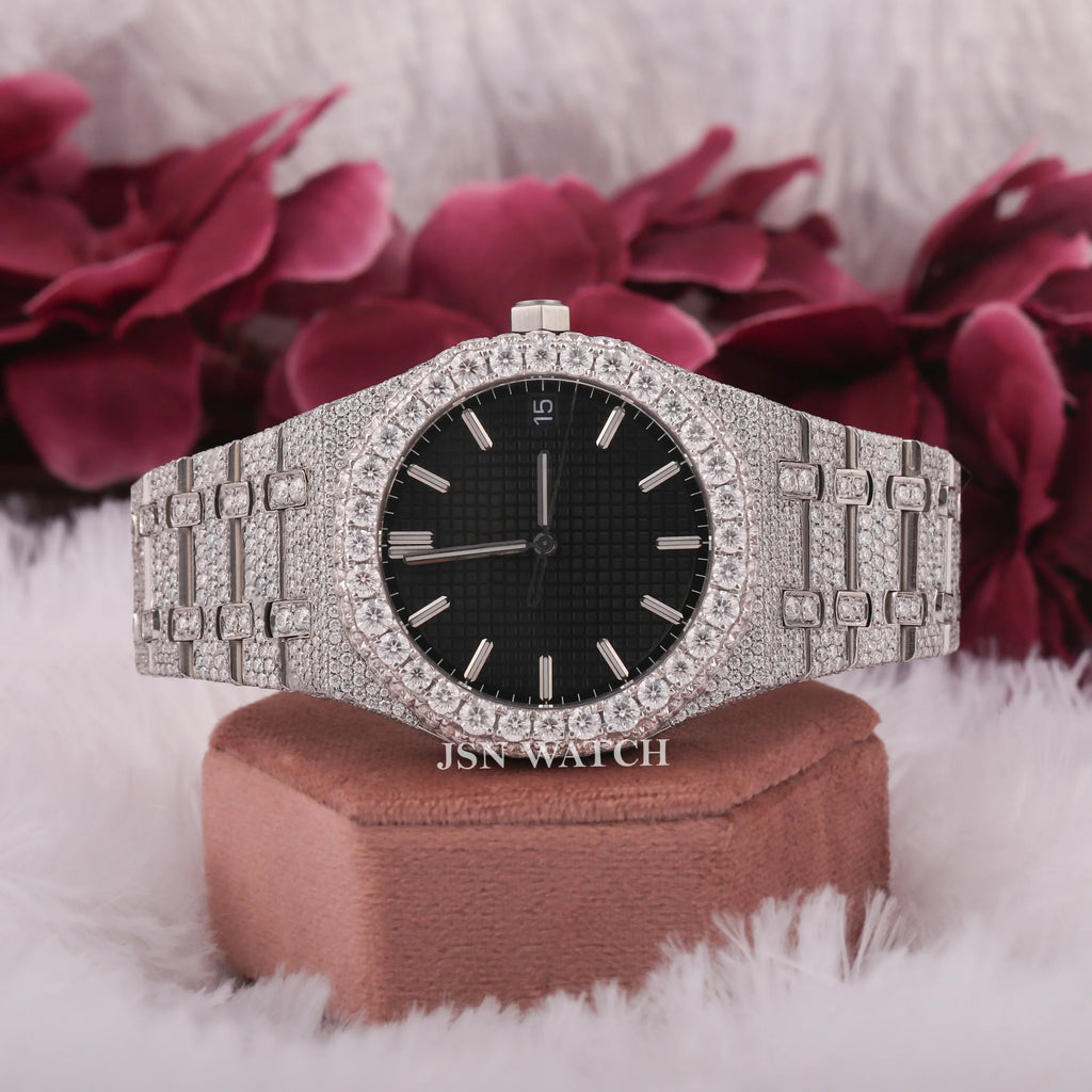 luxurious Moissanite Studded With Date Display Watch Stainless Steel