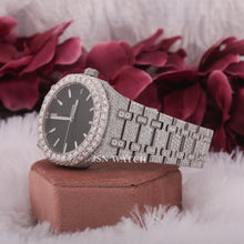 luxurious Moissanite Studded With Date Display Watch Stainless Steel