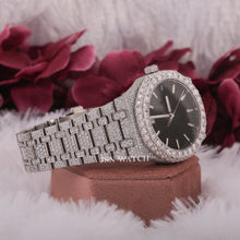 luxurious Moissanite Studded With Date Display Watch Stainless Steel