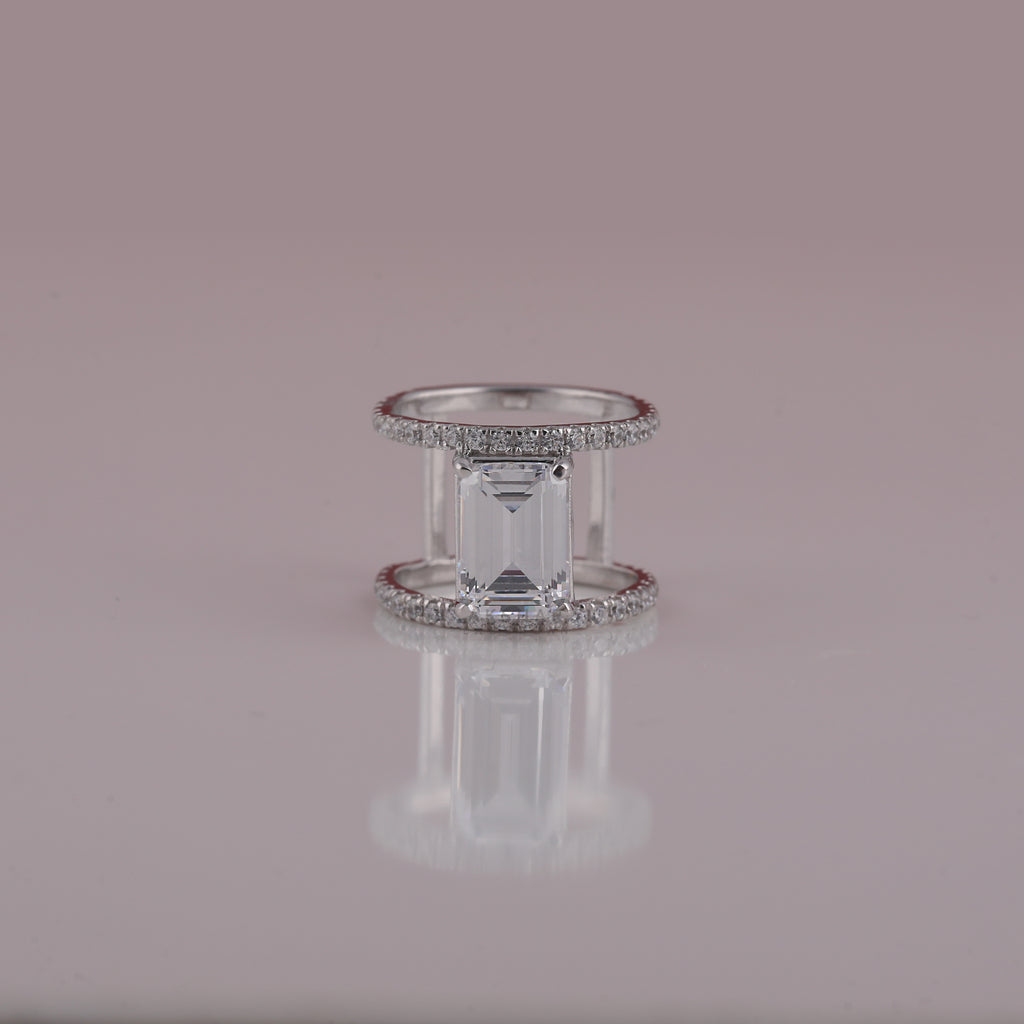 luxurious-lab-grown-diamond-ring-for-women