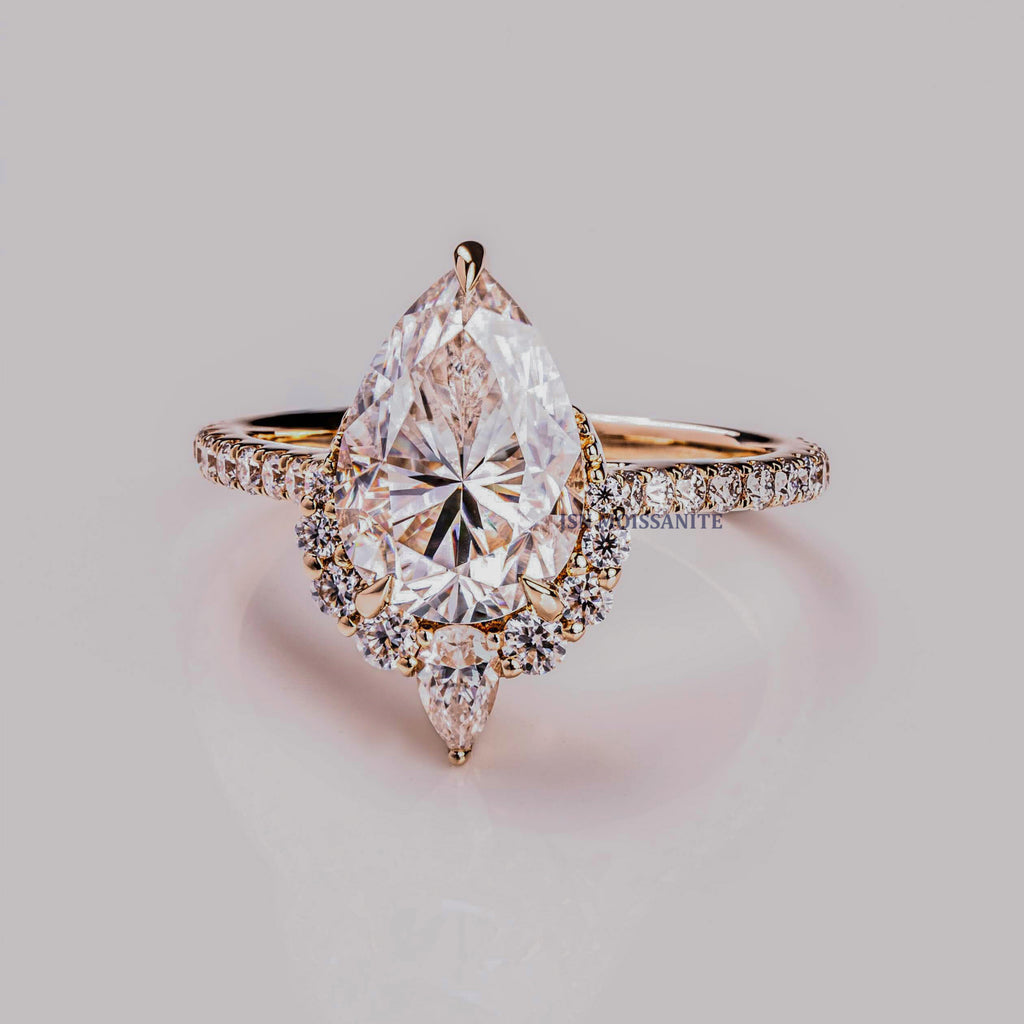 Pear Cut Moissanite Diamond Teardrop Engagement Ring