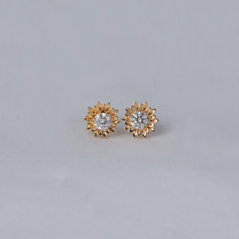 floral stud earrings​